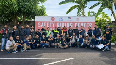 Peserta TourJib ke-2 BikersMu Chapter Kabupaten Bogor berfoto bersama usai mengikuti kegiatan safety riding di Safety Riding Center, Tangerang-Banten.