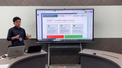 Saminur Fauzan mempresentasikan NutriAI dalam ajang Harvard HSIL Global Hackathon 2026 dengan menampilkan solusi AI untuk ahli gizi di hadapan peserta dan juri.