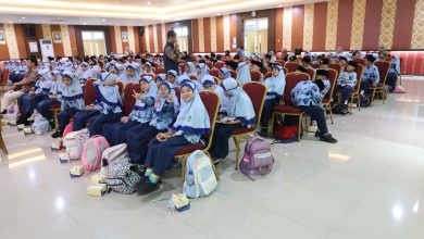 Siswa SD Muhammadiyah Plus 1 Salatiga mengikuti kunjungan edukatif di auditorium Unimus, Semarang.