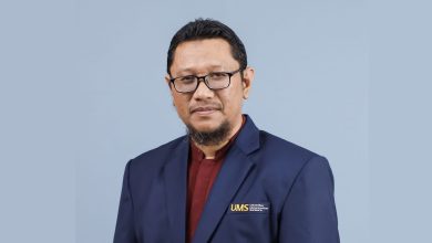 Potret Kepala Prodi Ilmu Al-Qur’an dan Tafsir UMS, Dr. Kharis Nugroho, Lc., M.Ud., dalam dokumentasi resmi terkait capaian akreditasi unggul Prodi IQT UMS.