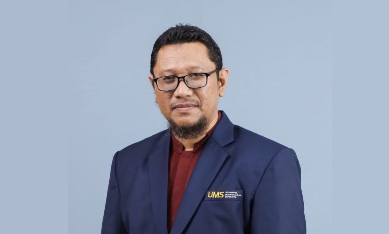 Potret Kepala Prodi Ilmu Al-Qur’an dan Tafsir UMS, Dr. Kharis Nugroho, Lc., M.Ud., dalam dokumentasi resmi terkait capaian akreditasi unggul Prodi IQT UMS.