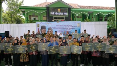 Peresmian revitalisasi satuan pendidikan se-Kabupaten Pati di SMP Negeri 8 Pati yang diikuti perwakilan sekolah penerima program revitalisasi.