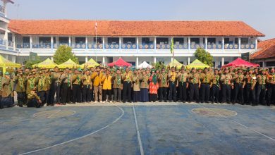 Peserta dan panitia LKBB Hizbul Wathan Pemalang 2026 berfoto bersama di halaman SMK Muhammadiyah 1 Pemalang