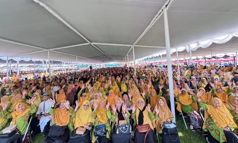 Ribuan peserta Wisata Dakwah ‘Aisyiyah se-Karesidenan Kedu memadati area kegiatan di Lapangan drh. Soepardi, Kota Mungkid, Kabupaten Magelang, Minggu (19/4/2026).