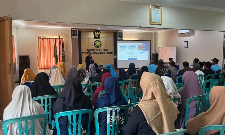 Peserta pelatihan Relawan Muhammadiyah Pedan mengikuti pemaparan materi kebencanaan di Aula PKU Muhammadiyah Pedan, Ahad (19/4/2026).