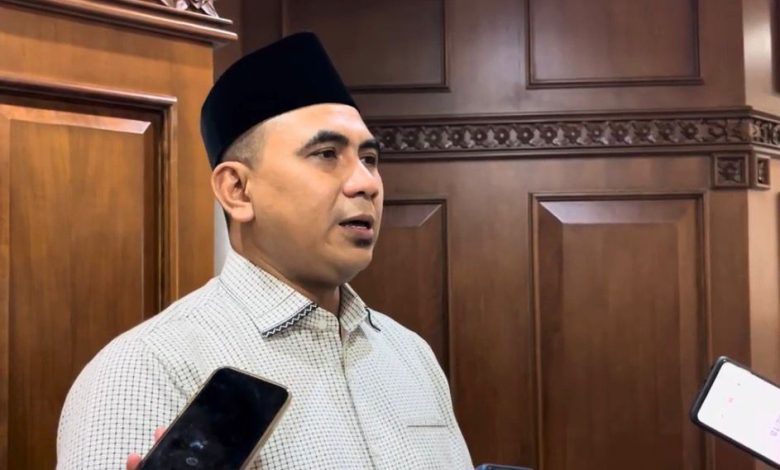 Wakil Gubernur Jawa Tengah Taj Yasin Maimoen memberikan keterangan kepada awak media terkait pembinaan haji di Semarang.