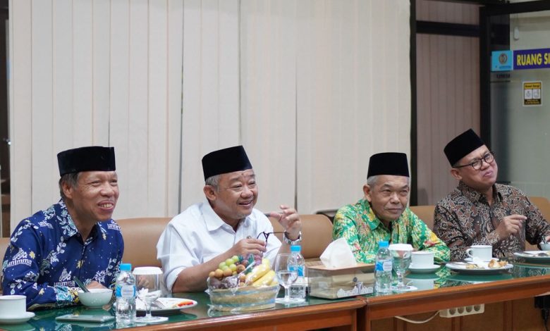 Menteri Pendidikan Dasar dan Menengah Abdul Mu’ti berdiskusi bersama pimpinan UNIMMA saat kunjungan di Kampus 2 Universitas Muhammadiyah Magelang.