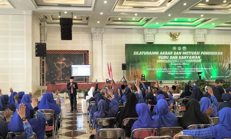 Peserta mengikuti Silaturahmi Akbar dan Motivasi Pendidikan Guru dan Karyawan Muhammadiyah-’Aisyiyah Kabupaten Klaten di Grha Bung Karno, Klaten, Sabtu (18/4/2026).