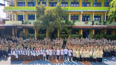 Siswa SMA Muhammadiyah Temanggung mengikuti program PASHMINA Nasyiatul Aisyiyah Temanggung di halaman sekolah, 17–18 April 2026.