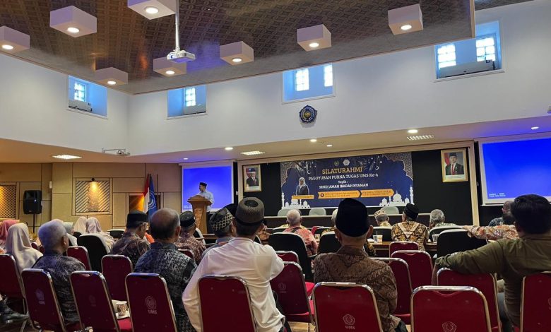Peserta mengikuti silaturahmi Paguyuban Purna Tugas UMS di Ruang Seminar Pascasarjana Universitas Muhammadiyah Surakarta.