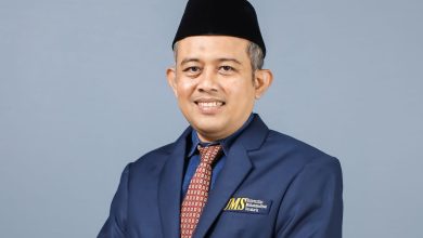 Potret Wakil Dekan I Fakultas Geografi UMS, Dr. Choirul Amin, S.Si., M.M., yang menyoroti dampak kenaikan harga plastik dalam momentum Hari Bumi.