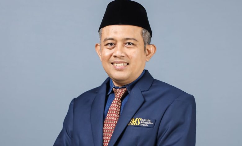 Potret Wakil Dekan I Fakultas Geografi UMS, Dr. Choirul Amin, S.Si., M.M., yang menyoroti dampak kenaikan harga plastik dalam momentum Hari Bumi.