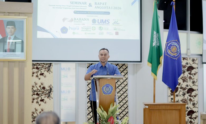 Narasumber menyampaikan materi dalam Seminar dan Rapat Anggota I 2026 ADPI KOMDA V Jawa Tengah dan DIY di Universitas Muhammadiyah Surakarta.