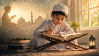 Ilustrasi anak muslim sedang belajar Al-Qur’an sejak dini dalam suasana hangat dan religius.