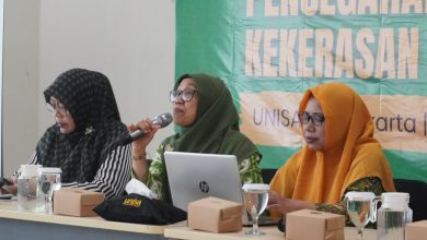 Narasumber workshop SOP penanganan kekerasan di perguruan tinggi menyampaikan materi di UNISA Yogyakarta.