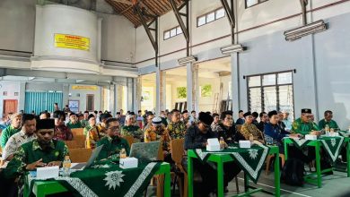 Peserta Bimtek SATUMU PDM Temanggung mengikuti kegiatan di Gedung Dakwah PRM Kowangan.
