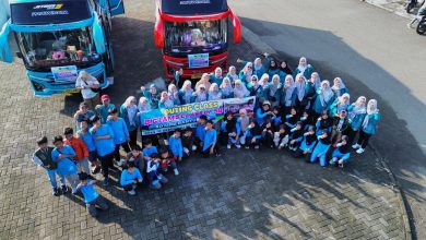 Peserta Rihlah Kelas 5B berfoto bersama sebelum mengikuti kegiatan outing class di Green Valley Bandungan.