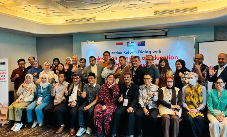 Peserta Education Reform Dialog berfoto bersama dalam forum kerja sama pendidikan Muhammadiyah dan Palestina.