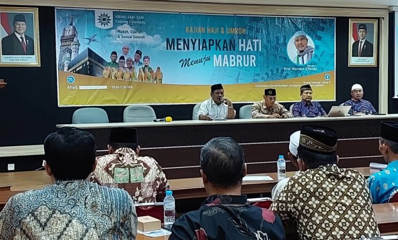 Peserta mengikuti kajian haji dan umrah KBIHU Zamzam Colomadu bertema Menyiapkan Hati Menuju Mabrur di UMS.