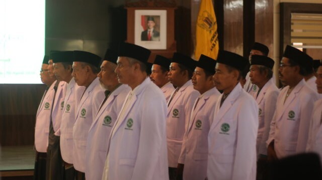 Pengurus MUI Kabupaten Pekalongan Masa Khidmah 2025–2030 mengikuti prosesi pengukuhan di Aula Setda Kabupaten Pekalongan.