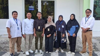 Mahasiswa ITESA Muhammadiyah Semarang berfoto bersama perwakilan PT Apparel One Indonesia dalam program paid internship.