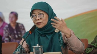 Ketua Umum PP ‘Aisyiyah Salmah Orbayinah menyampaikan pandangan tentang perlindungan anak dan pemulihan trauma korban kekerasan.