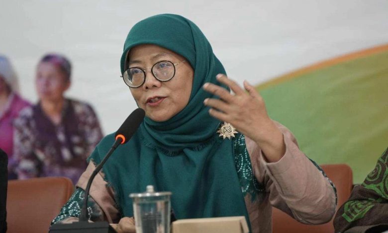 Ketua Umum PP ‘Aisyiyah Salmah Orbayinah menyampaikan pandangan tentang perlindungan anak dan pemulihan trauma korban kekerasan.