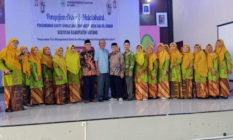 Pengukuhan Korps Mubalighot dan Tim Instruktur Aisyiyah Batang untuk penguatan dakwah digital perempuan.
