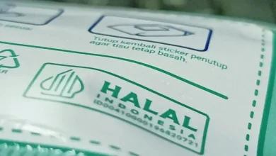 Logo Halal Indonesia baru dari BPJPH yang tercetak pada kemasan produk sebagai bukti sertifikasi halal gratis UMKM.