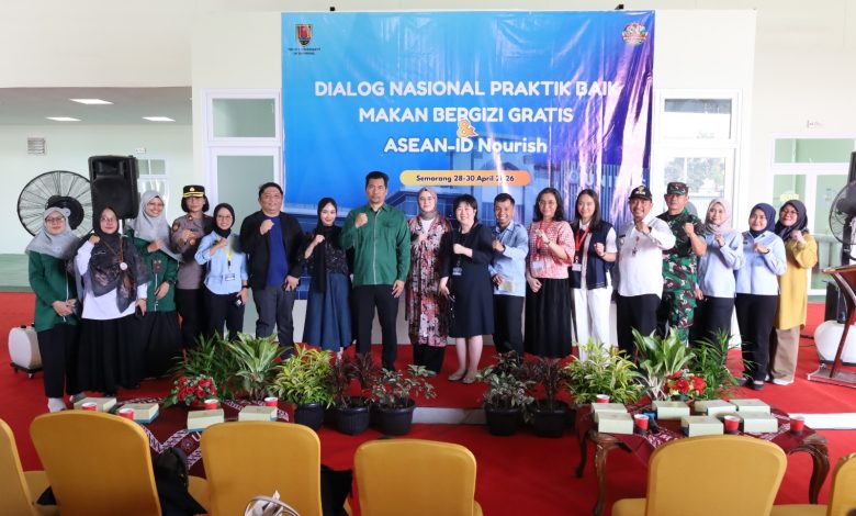 Delegasi 11 negara ASEAN sedang meninjau fasilitas pengolahan makanan di Dapur SPPG Unimus Semarang.