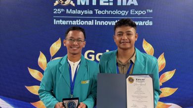 Dwi Rosella Komala Sari, dosen UMS, menerima penghargaan Outstanding Oral Presentation di Thailand.