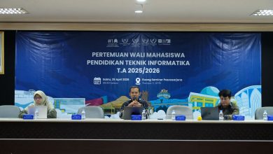 Suasana pertemuan antara dosen PTI UMS, mahasiswa angkatan 2019-2022, dan orang tua di Gedung Pascasarjana.