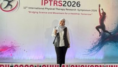 Dwi Rosella Komala Sari, dosen UMS, menerima penghargaan Outstanding Oral Presentation di Thailand.