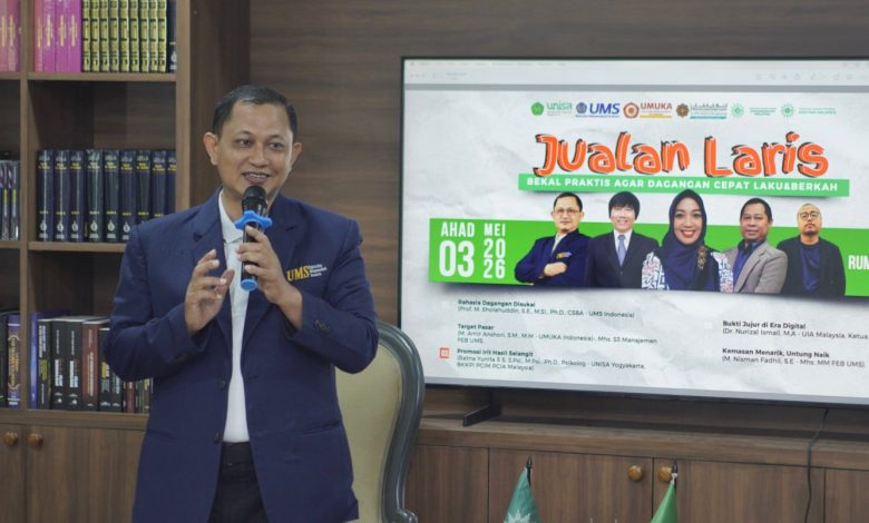 Prof. Muhammad Sholahuddin UMS sampaikan strategi pemasaran bisnis dalam kegiatan PKM-KI di Malaysia.