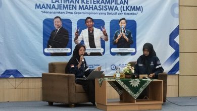 Sesi penyampaian materi dalam kegiatan LKMM BEM KM UMPP 2026 untuk memperkuat kepemimpinan mahasiswa di Ruang Teater Rektorat.