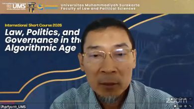 Prof. Supriyono, Wakil Rektor V UMS, saat memberikan sambutan daring dalam International Short Course 2026 mengenai hukum, politik, dan dampak AI terhadap HAM.