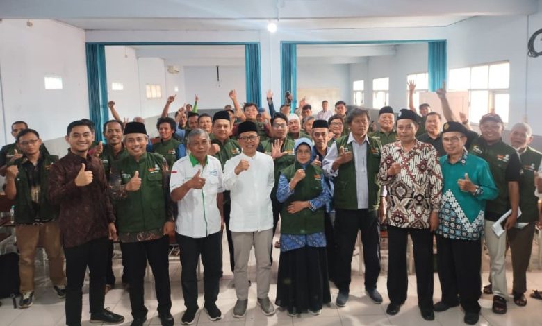 Foto bersama pengurus MPM PWM Jateng dan peserta Sekolah Kader Pemberdayaan di Kampus Universitas Muhammadiyah Brebes (UMBS).