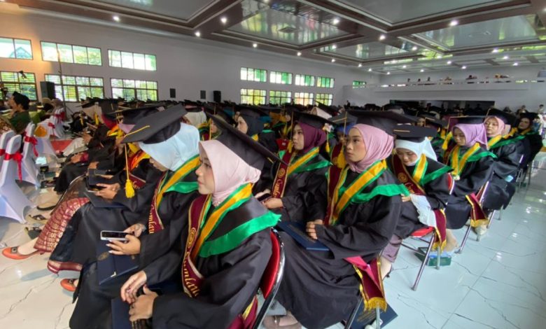 Deretan wisudawati Universitas Muhammadiyah Purworejo dengan samir cumlaude pada prosesi Wisuda UMPWR 2026.