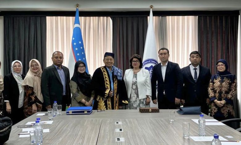Delegasi Universitas Muhammadiyah Surakarta (UMS) saat melakukan kunjungan kerja sama internasional di Uzbekistan untuk pengembangan Fakultas Kedokteran.