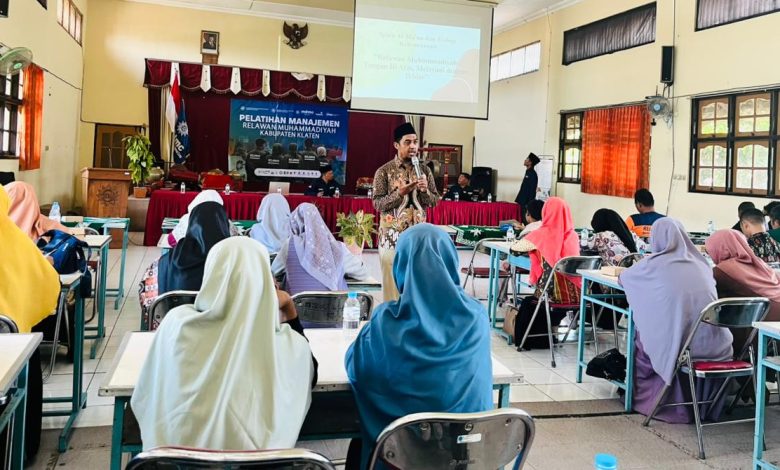 Suasana pelatihan manajemen relawan Muhammadiyah Klaten di dalam ruangan yang dihadiri puluhan peserta.