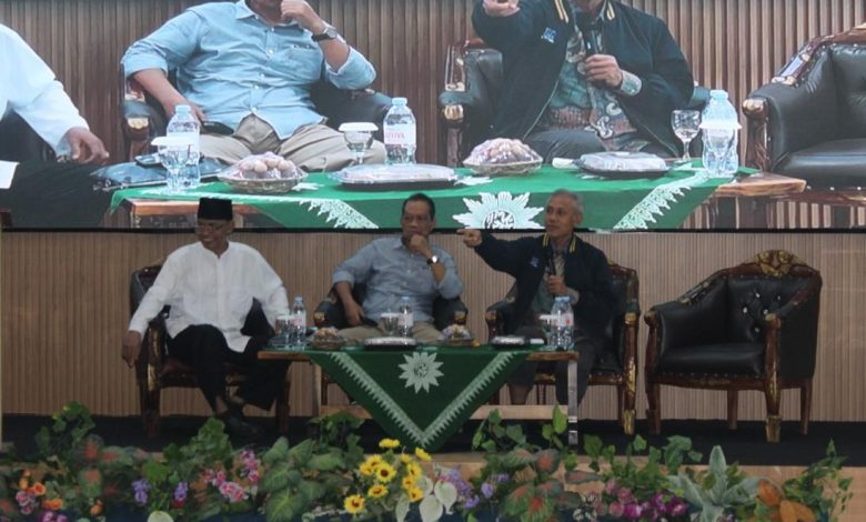 Rektor UMS Prof Harun Joko Prayitno dan Rektor UM Banjarmasin Prof Khudzaifah Dimyati saat memberikan arahan mengenai budaya mutu riset di Universitas Muhammadiyah Kotabumi.