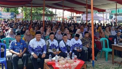 Ribuan jamaah Muhammadiyah mengikuti Pengajian Jumat Kliwon di halaman Pesantren Al-Kautsar PCM Bumiayu Brebes.