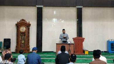 Ustadz Afif Fauzi menyampaikan materi tentang makna ibadah haji dalam Kajian Ahad Pagi Pimpinan Ranting Muhammadiyah (PRM) Bolang di Masjid Baiturrahman Temanggung.