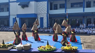Penampilan pidato tiga bahasa oleh siswa berprestasi SMK Mutu Wonosobo dalam perayaan Milad ke-29 yang inspiratif.