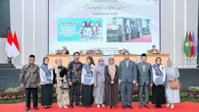 Prosesi pengambilan sumpah apoteker baru angkatan XLII Fakultas Farmasi Universitas Muhammadiyah Purwokerto (UMP) yang berlangsung khidmat.