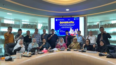 Foto bersama jajaran pimpinan Majelis Dikdasmen PP Muhammadiyah dalam acara soft launching Gerakan Pendidikan Inklusif GembiraMu.