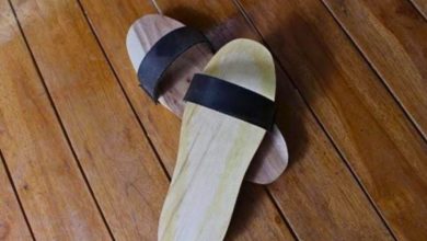 Sandal bakiak kayu sederhana milik AR Fachruddin sebagai simbol keteladanan dan kesederhanaan tokoh Muhammadiyah.