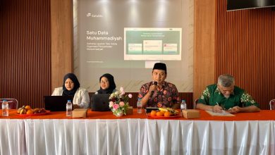 Narasumber menyampaikan materi bimbingan teknis ekosistem digital SatuMu di lingkungan PDM Karanganyar Muhammadiyah.