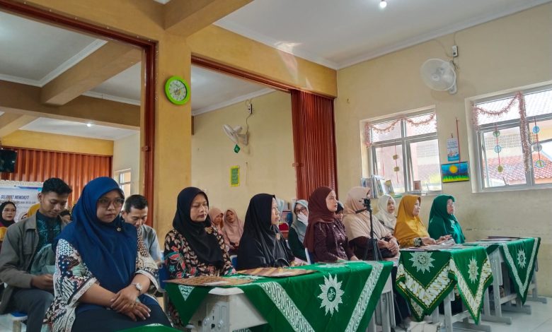 Suasana para juri dan tamu undangan saat menyimak rangkaian acara Festival Anak dan Guru IGABA dalam rangka Milad Aisyiyah di Boyolali.
