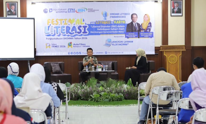 Seminar Festival Literasi UNIMMA 2026 menghadirkan narasumber di panggung Aula Fikes Kampus 2 Universitas Muhammadiyah Magelang.